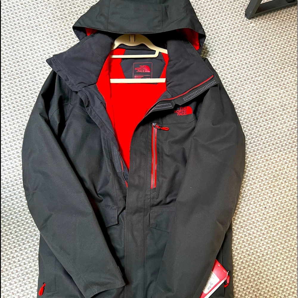 Mens Northface Winter/ Gatekeeper/Waterproof breathable/ vented arms/seamed seal